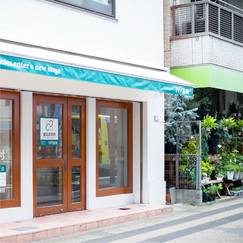 レヴェルベール（お花屋さん）が右隣にございます